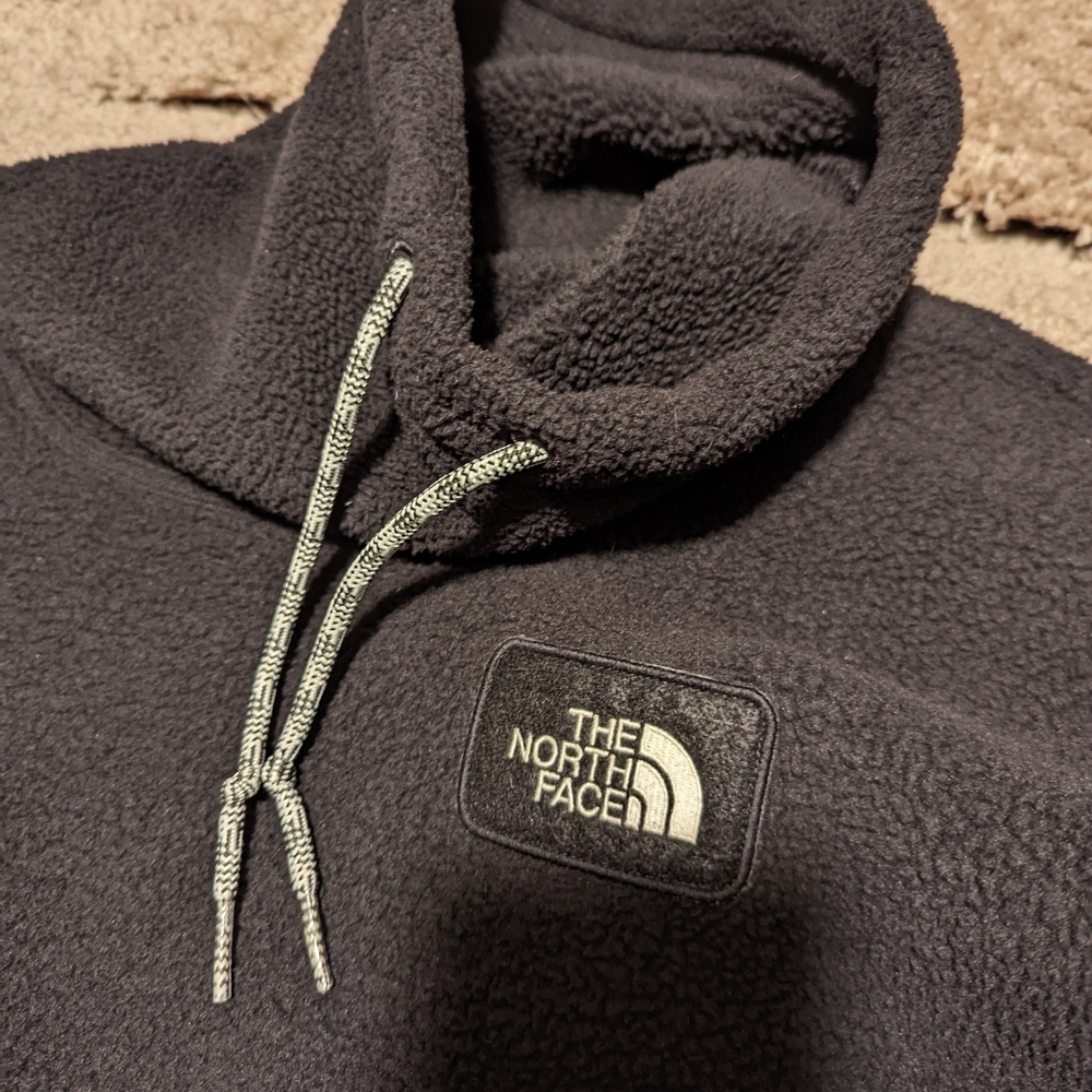 Final call 4/22- North Face fleece sweatshirt - Picture 2 of 9